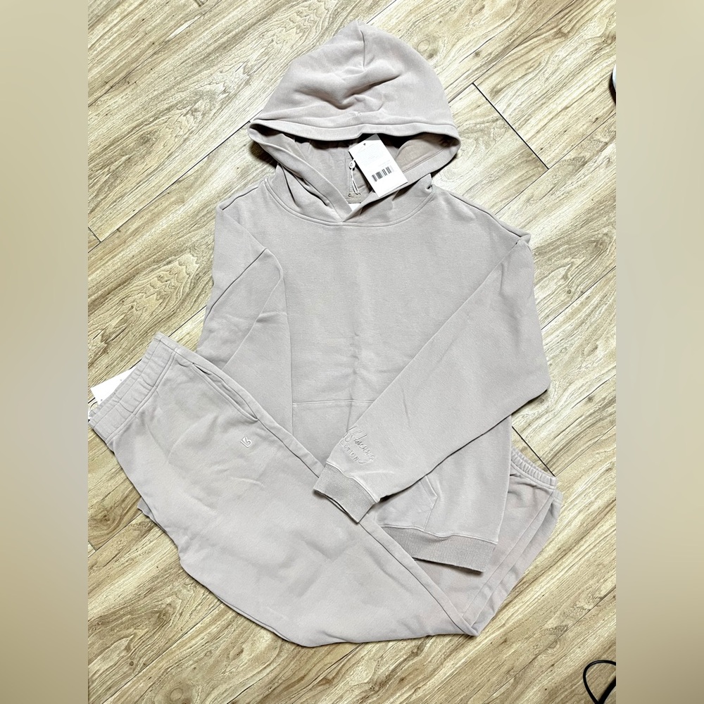 ($148) BuffBunny Cloud Jogger Set - Hoodie (L) & Jogger (M)